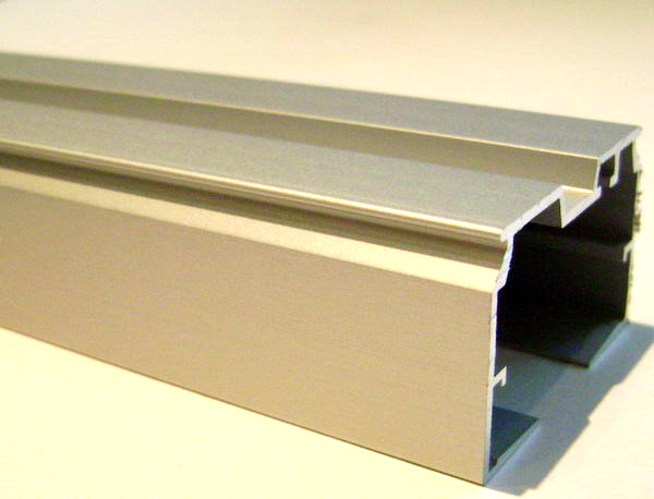 Artikelbild 1 des Artikels “Decomatic Laufschiene 127 mm – Maßanfertigung in Silber für Vertikal-Jalousien “